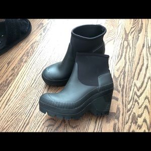 HUNTER platform rain boots U.K. 6, US 8.5